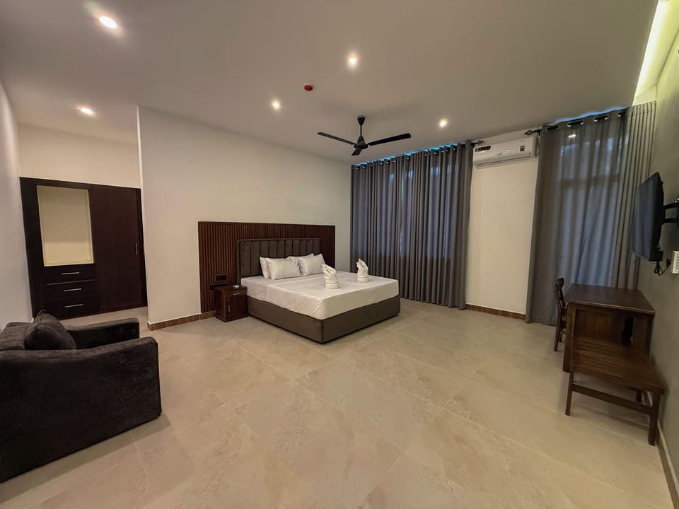 Superior Double or Twin Room, Balcony, Courtyard View | Desk, laptop workspace, WiFi (free)