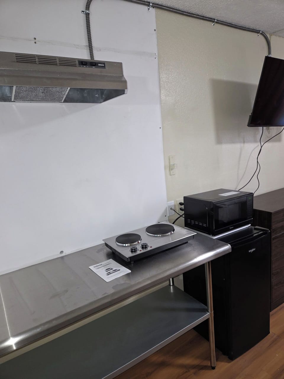 Comfort Double Room, City View | Private kitchen | Mini-fridge, microwave, stovetop