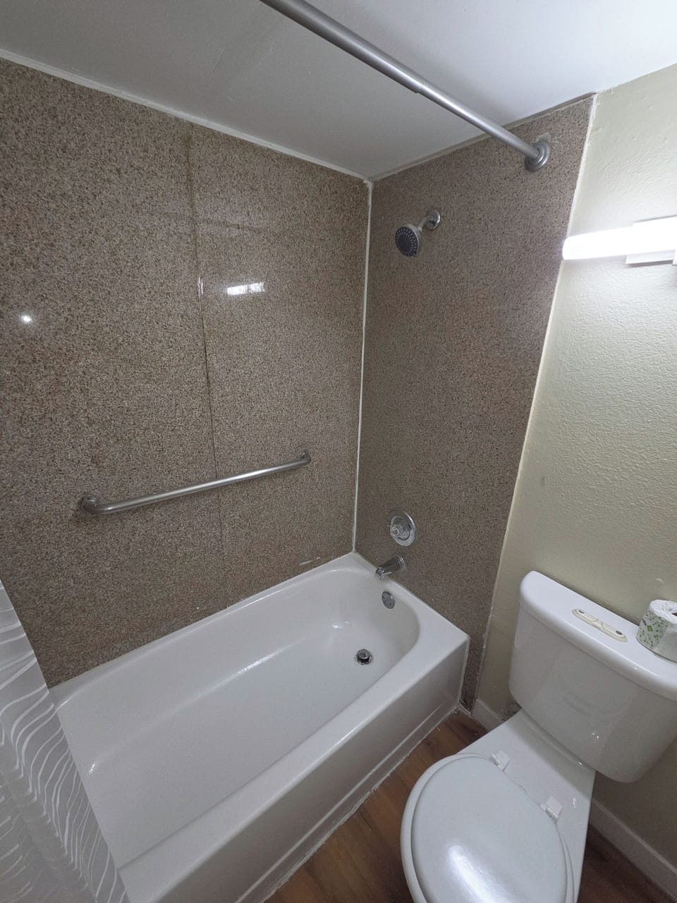 Comfort Double Room, City View | Bathroom | Towels, soap, shampoo, toilet paper