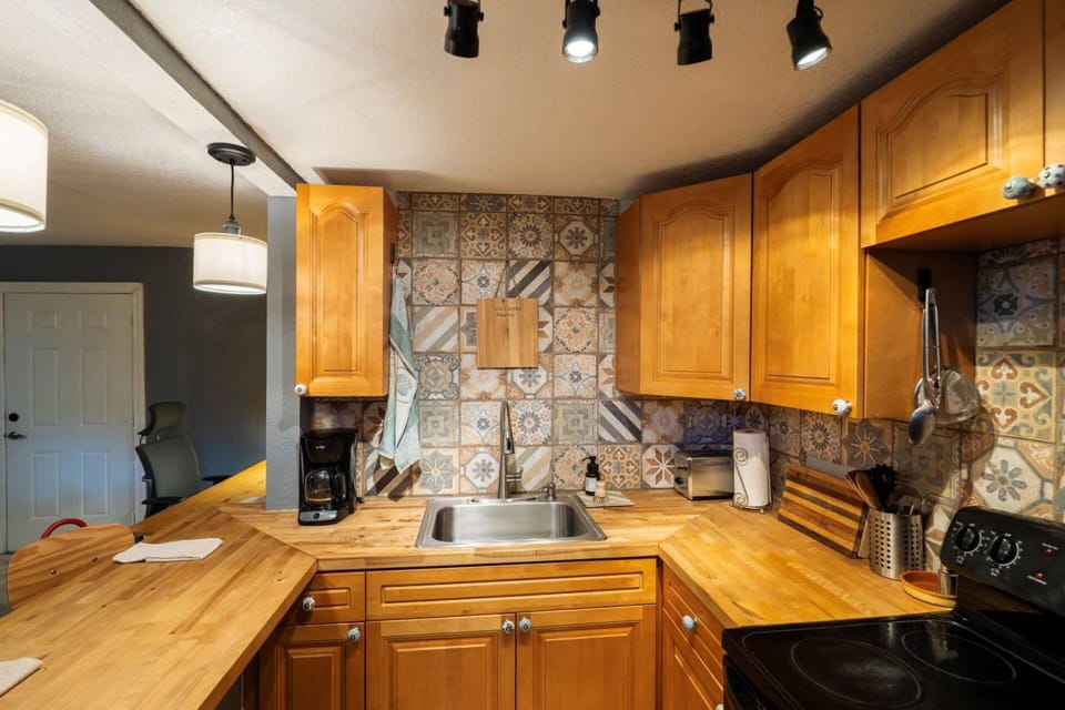 Prepare a quick breakfast before heading out or enjoy a relaxed meal at home.