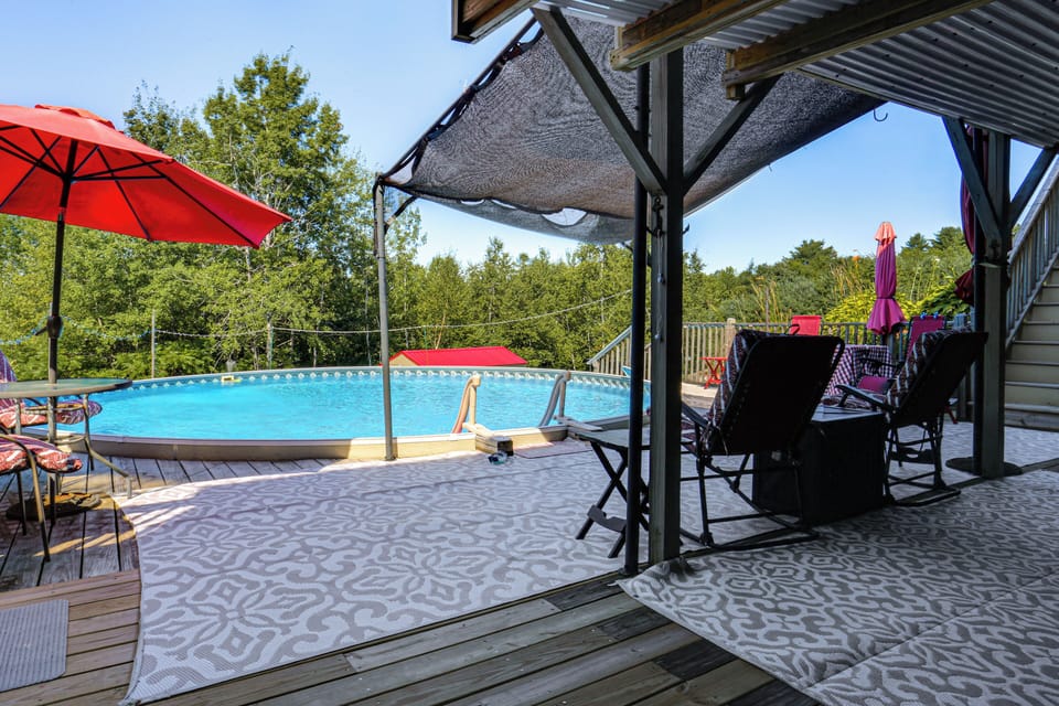 Shared Pool & Deck