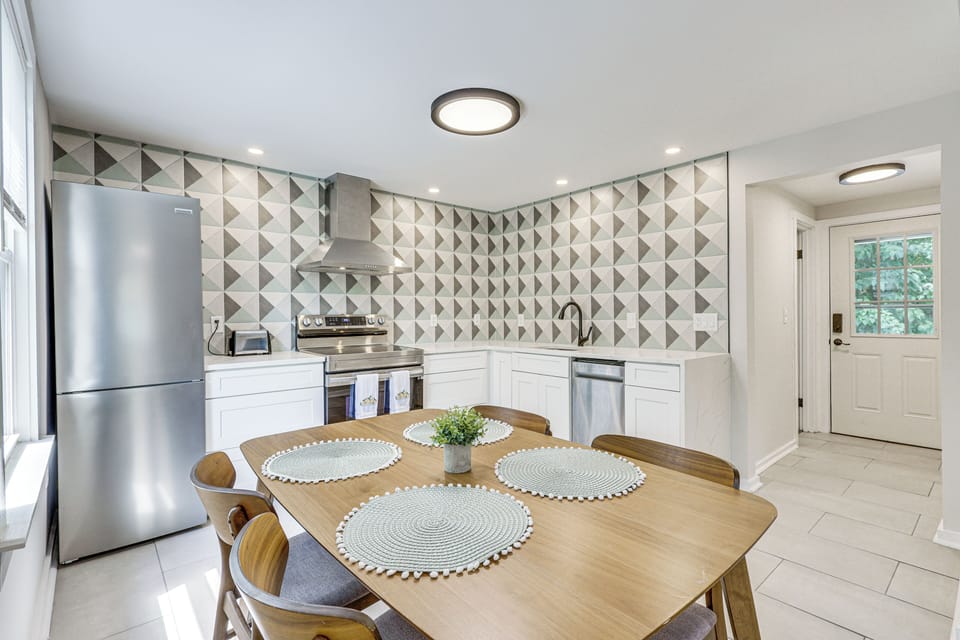 Eat-In Kitchen