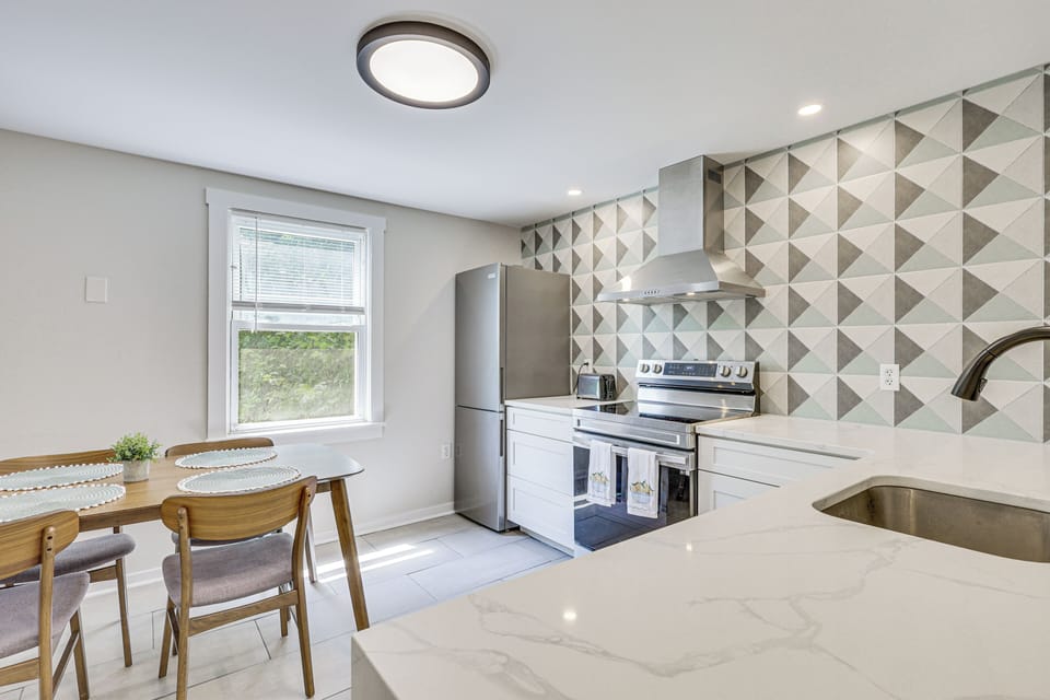 Eat-In Kitchen