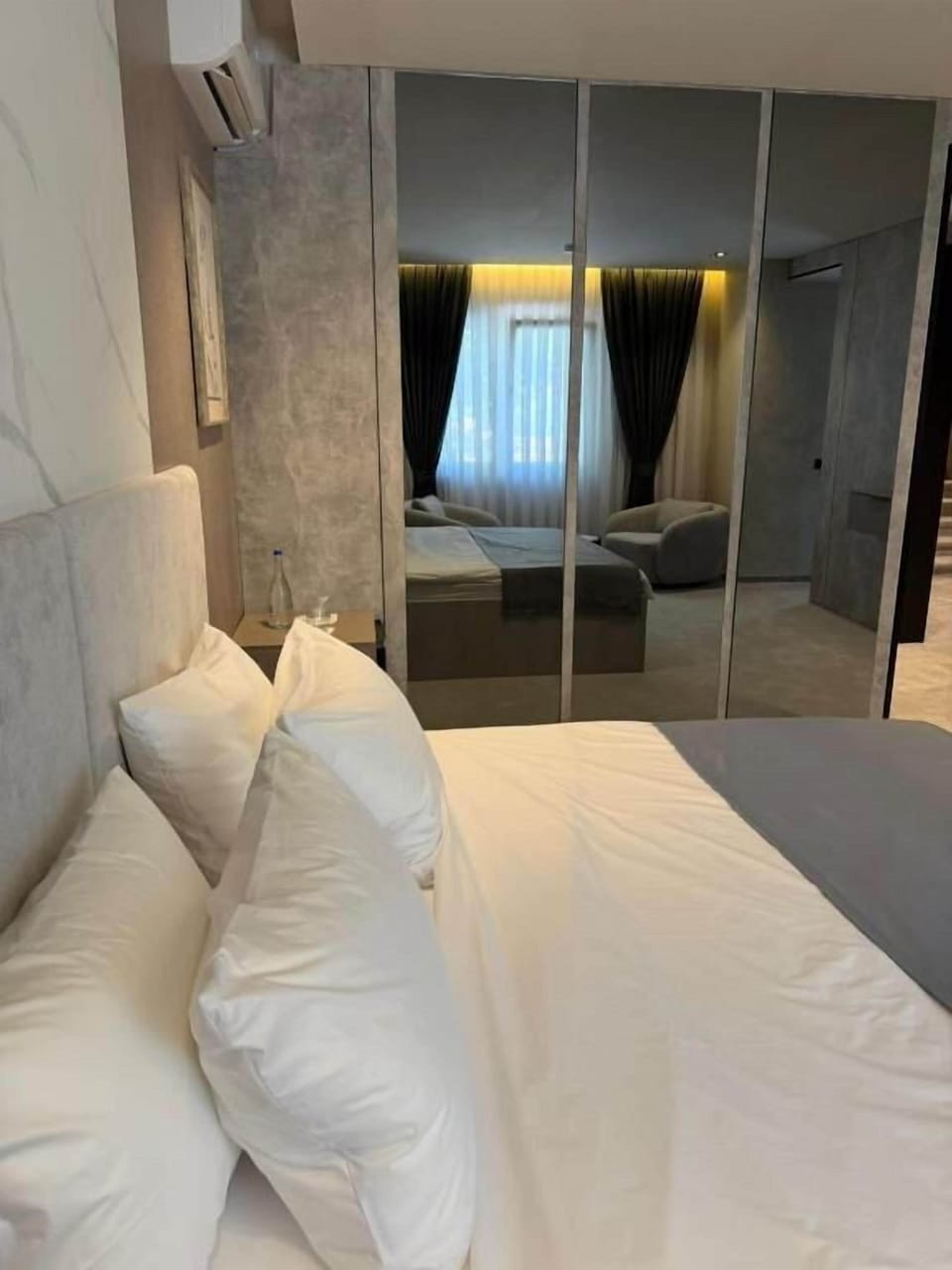Double Room, City View | In-room safe, blackout drapes, soundproofing, WiFi (free)