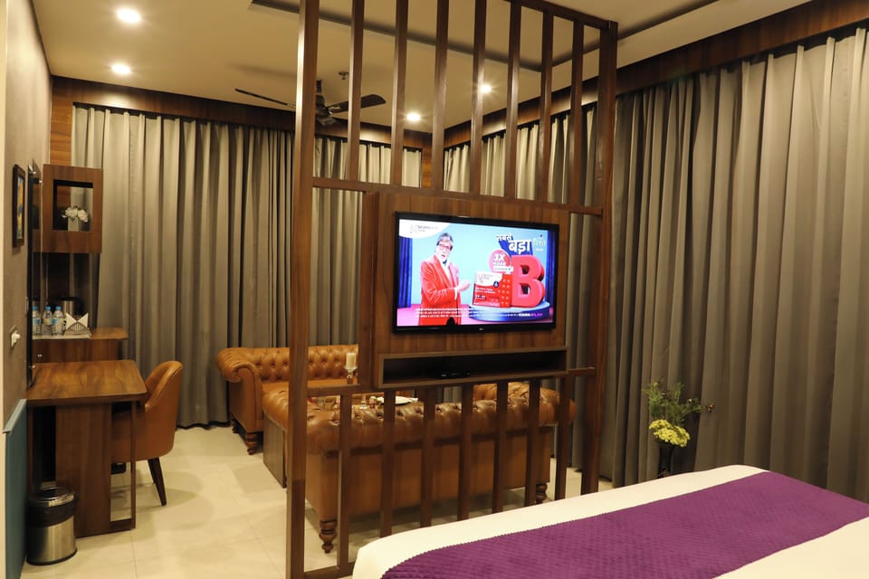 Royal Suite | Desk, laptop workspace, soundproofing, WiFi (free)
