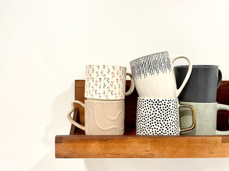 Choose your favorite mug and pour a cozy cup—small, thoughtful touches make your slow vacation mornings feel extra welcoming. ☕💛