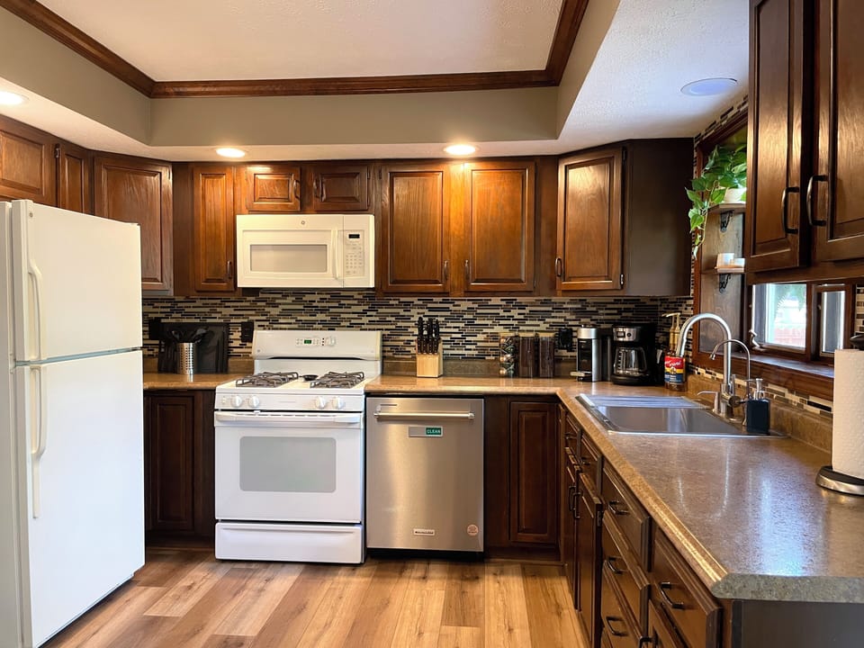 Cook comfortably in your fully equipped kitchen, featuring ample cabinetry, a gas range, microwave, dishwasher, and generous prep space. 🍳
