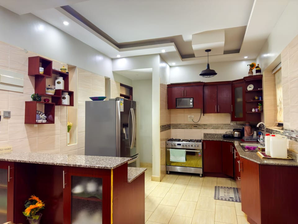 Family Duplex, Partial Lake View | Private kitchen