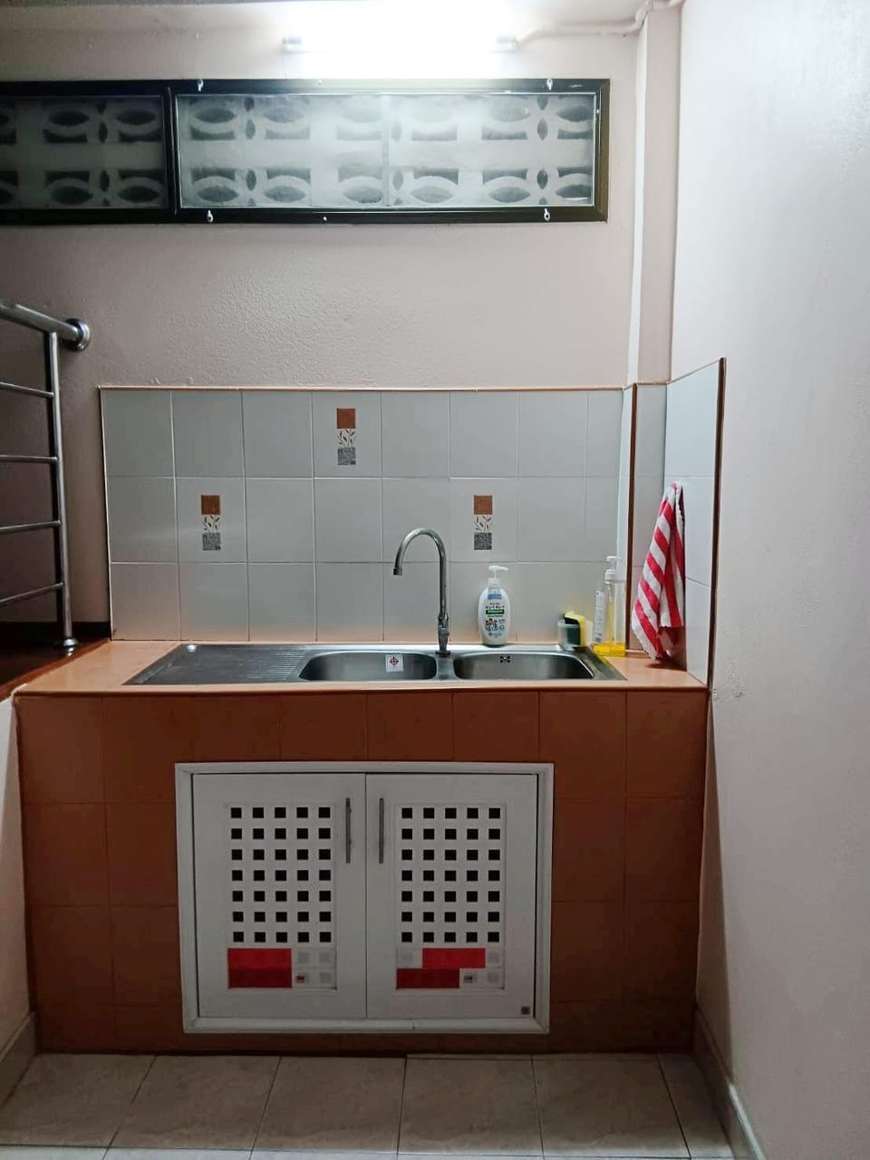 Fridge, microwave, cookware/dishes/utensils