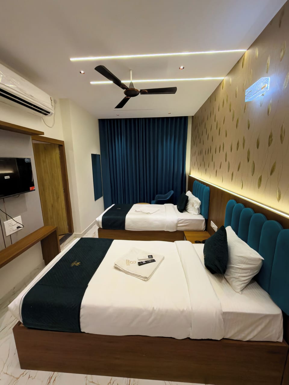 Premium Suite | Egyptian cotton sheets, premium bedding, down comforters, pillowtop beds