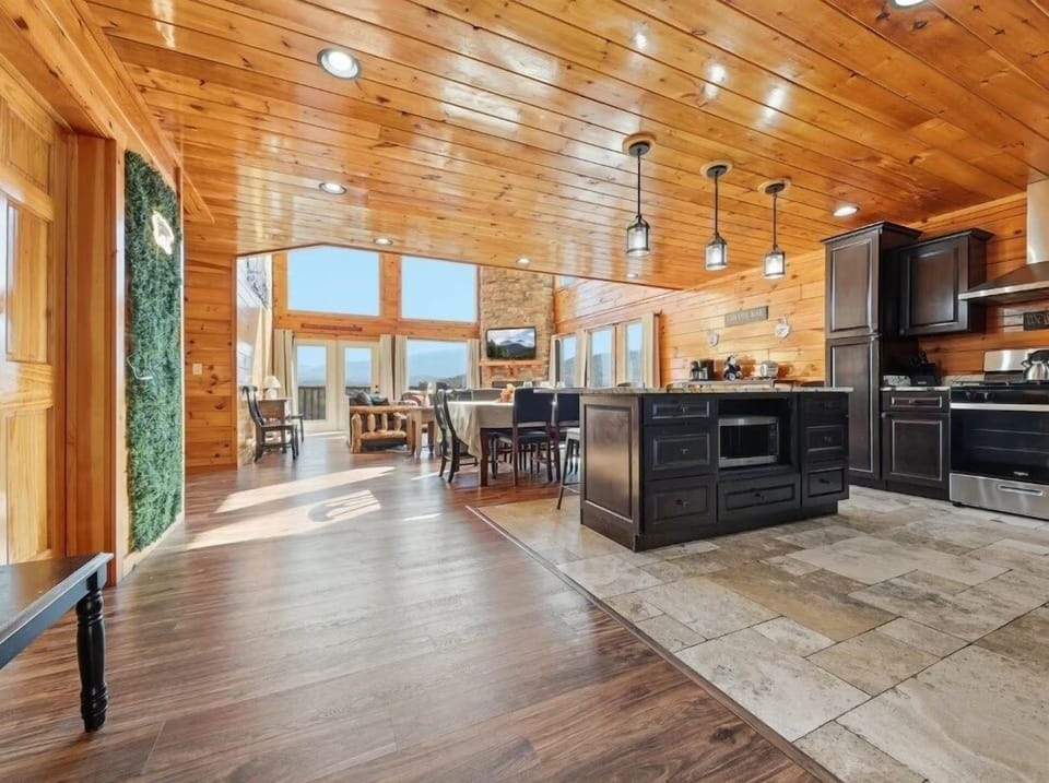 Cabin, 5 Bedrooms | Interior