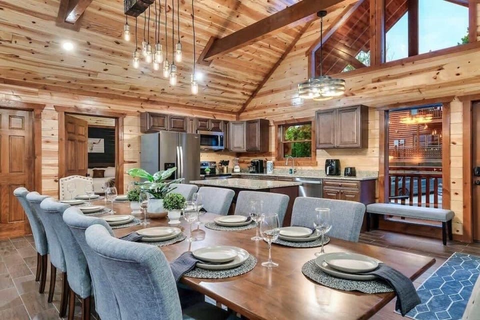 Cabin, Multiple Bedrooms | Dining