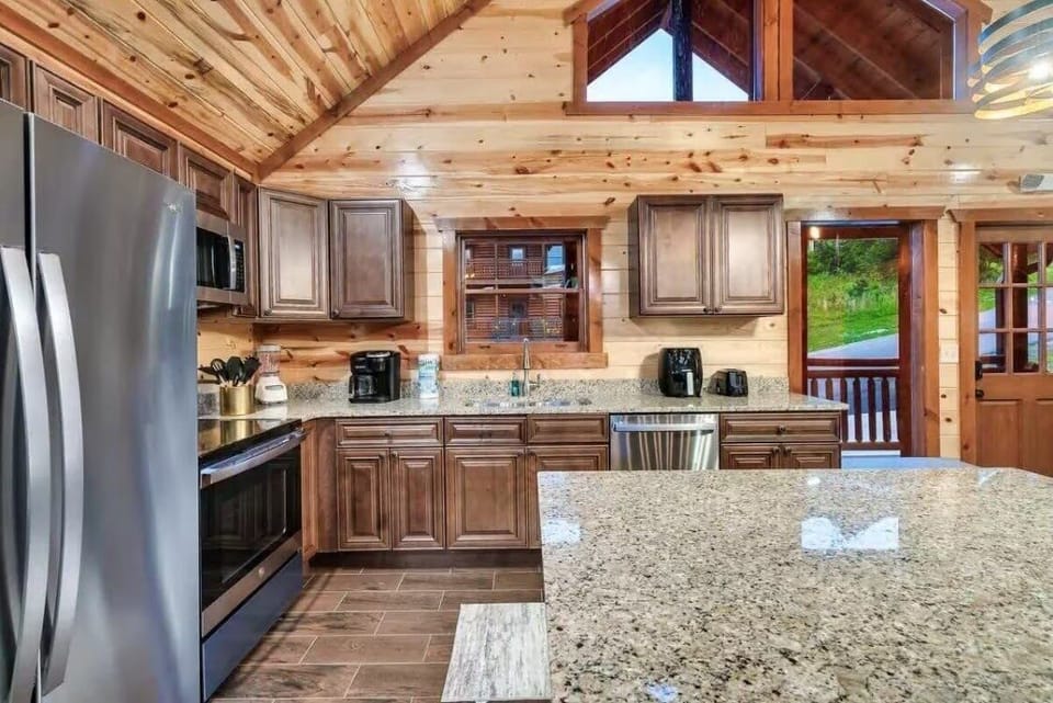Cabin, Multiple Bedrooms | Private kitchen | Coffee/tea maker, fridge, oven, toaster