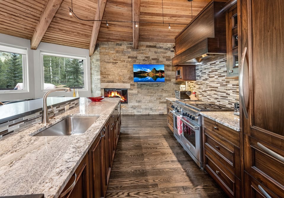 House, 5 Bedrooms | Private kitchen | Coffee/tea maker, fridge, oven, toaster