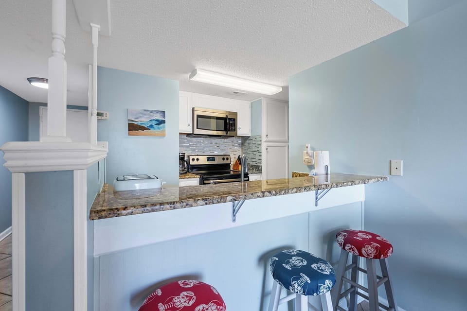 Eat-in kitchen bar seating