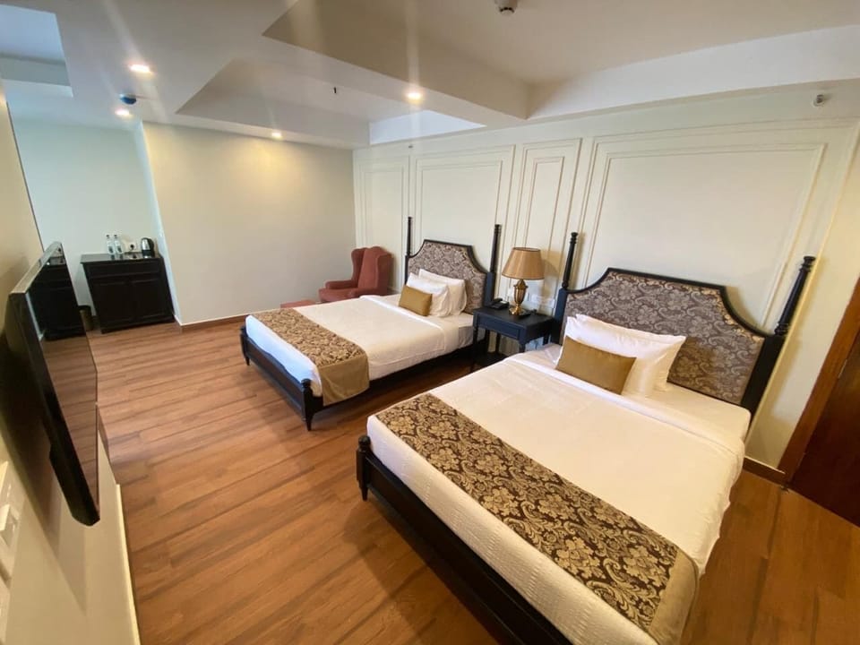 Family Studio Suite | Desk, laptop workspace, iron/ironing board, WiFi (free)