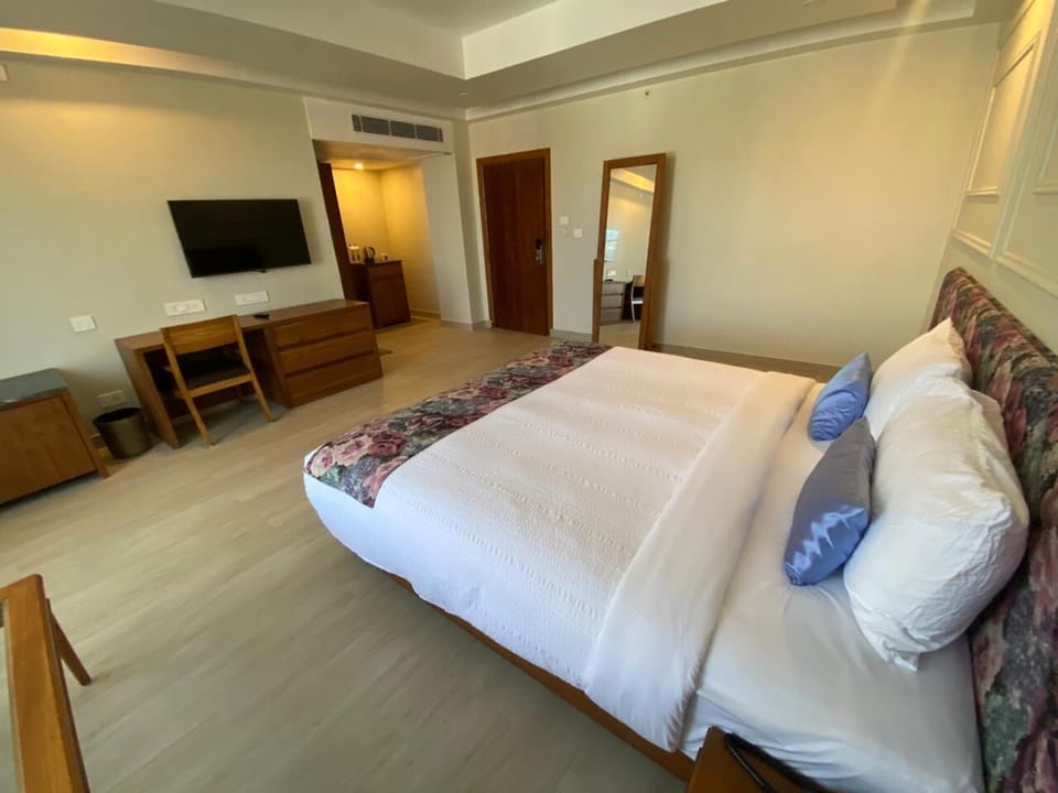 Luxury Double Room, City View | Desk, laptop workspace, iron/ironing board, WiFi (free)