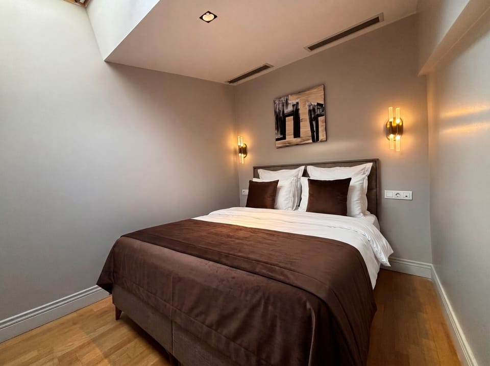 Quiet double bedroom beneath the skylights
