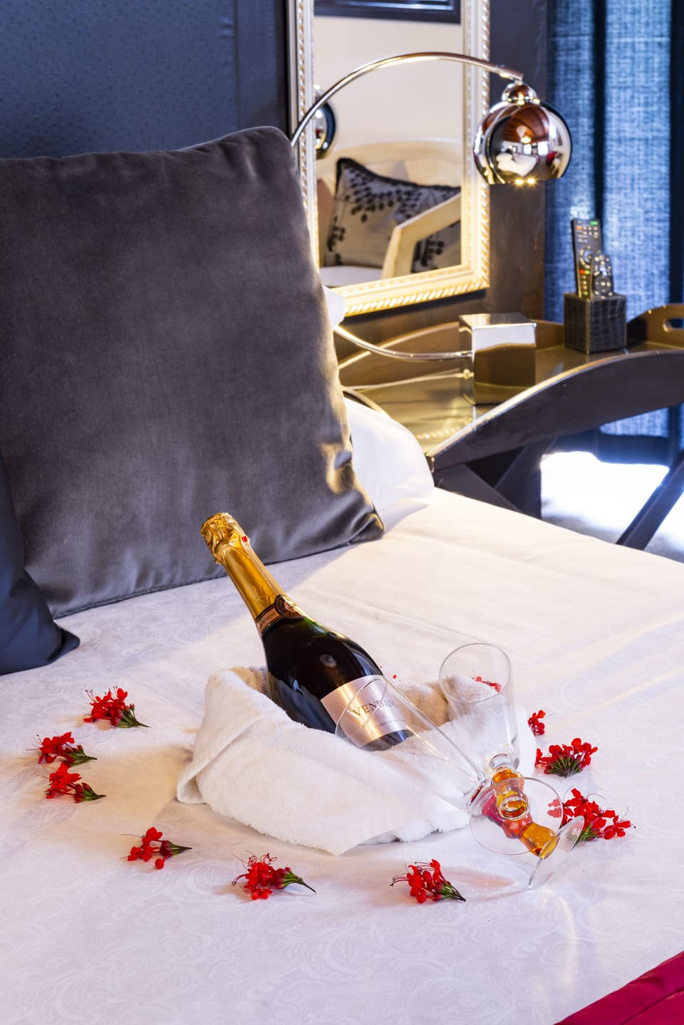 Honeymoon Double Room | 1 bedroom, minibar, in-room safe, desk
