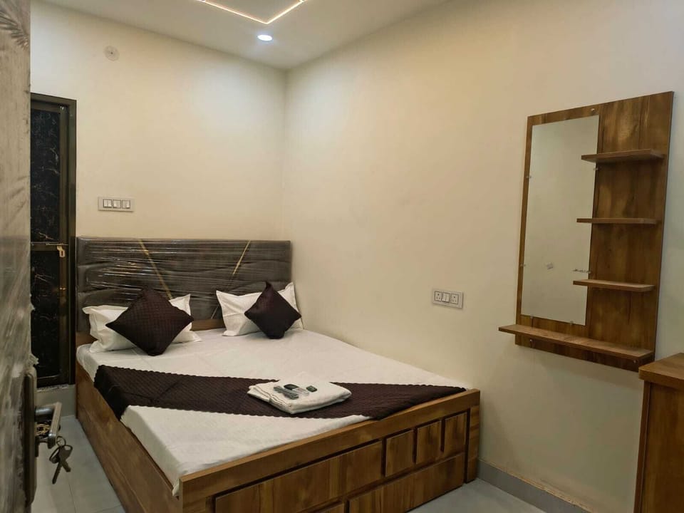 Comfort Room, City View | WiFi (free), bed sheets