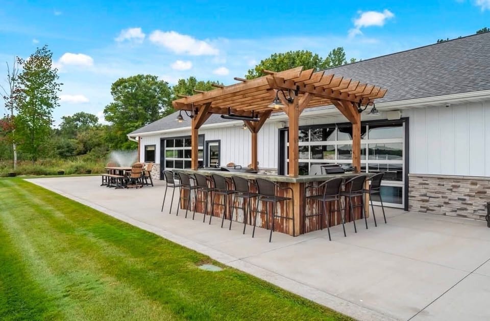 Lakeside Patio/Bar