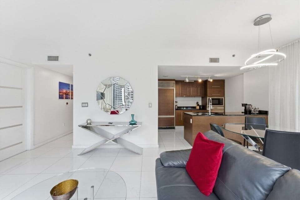 485 Brickell Ave Unit 3104 (5).jpeg