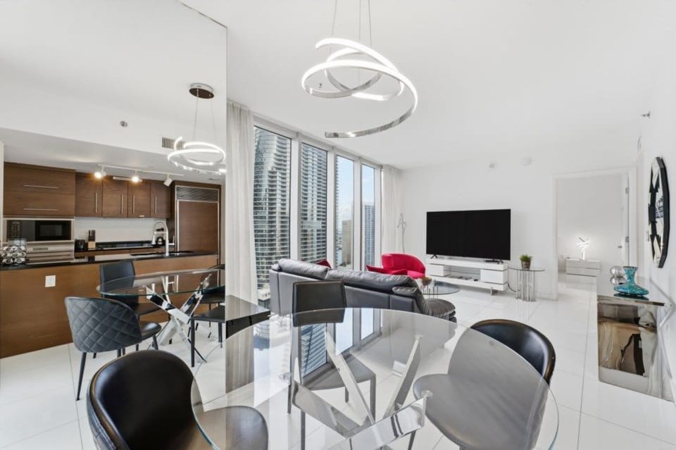 485 Brickell Ave Unit 3104 (6).jpeg