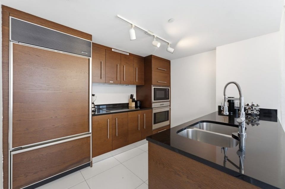 485 Brickell Ave Unit 3104 (9).jpeg