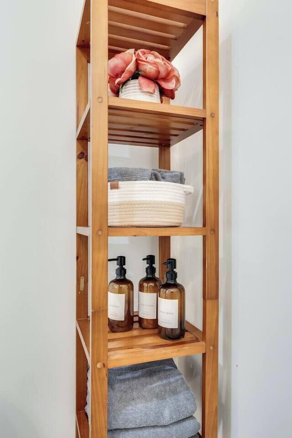 Shampoo, conditioner, and body wash provided, as well as lush towels. 