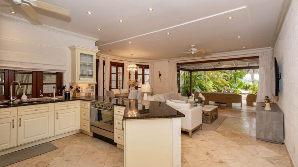 Claridges 5 - Luxury Villa Near Gibbes Beach (1220)