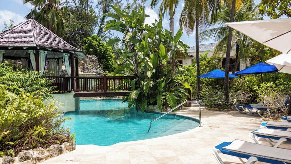 Claridges 5 - Luxury Villa Near Gibbes Beach (1215)
