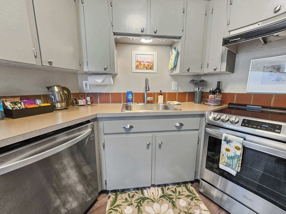 Full size stove, oven and dishwasher for you to use.