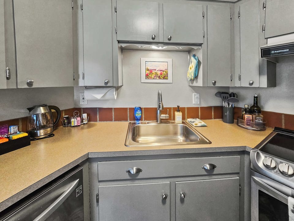 Full size sink with plenty of counter space.