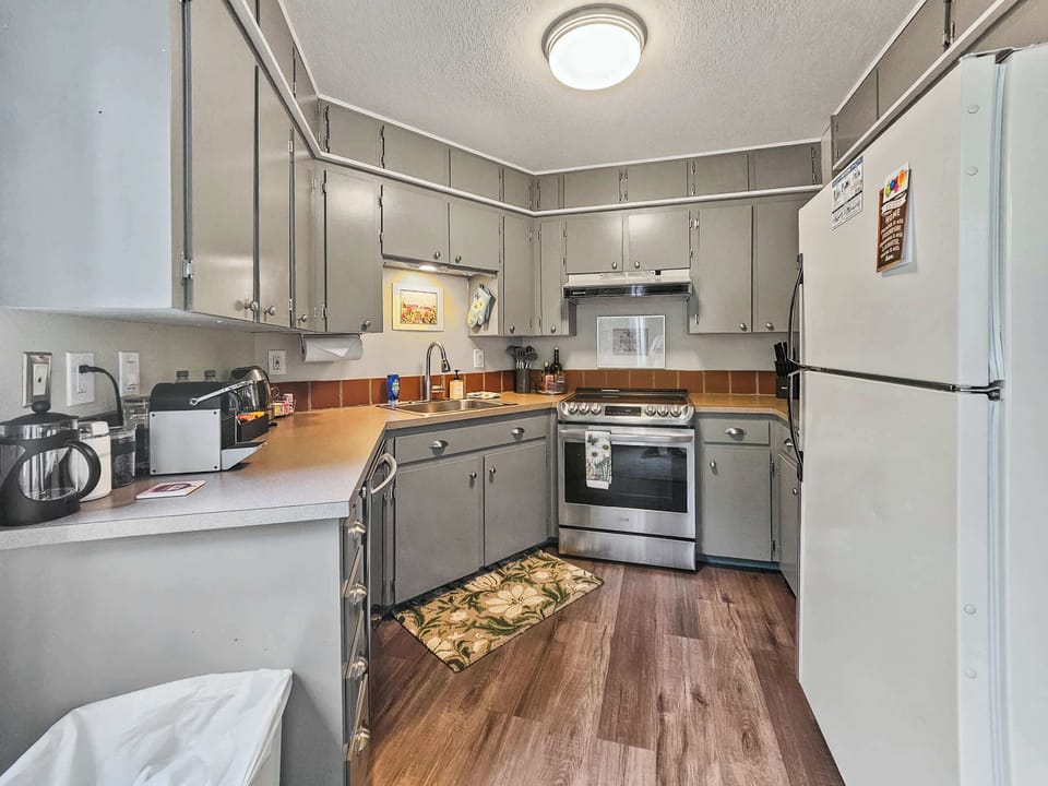 Full size kitchen to prepare your meals.