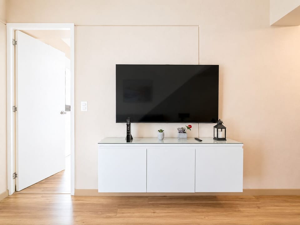 Apartment, 1 Queen Bed with Sofa bed, Private Bathroom | Living room | 50-inch Smart TV with digital channels, Netflix, streaming services