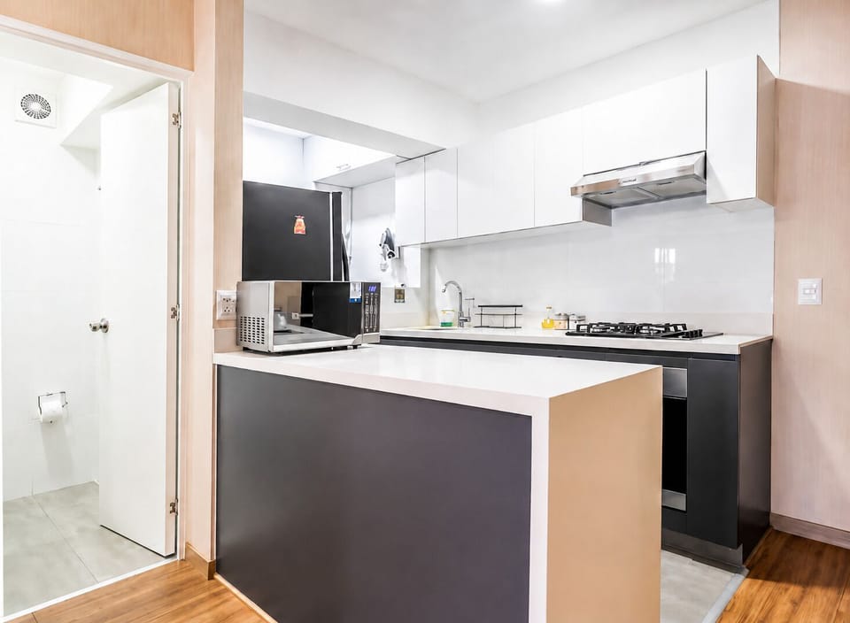 Apartment, 1 Queen Bed with Sofa bed, Private Bathroom | Private kitchen | Electric kettle, blender, dining table
