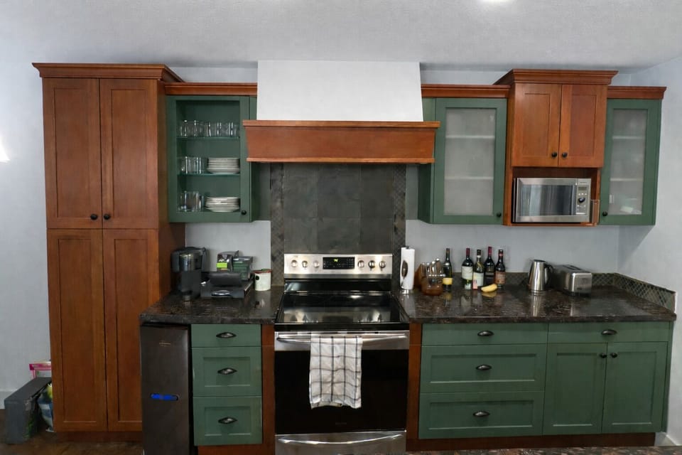 Newly Refreshed kitchen and cabinetry.
