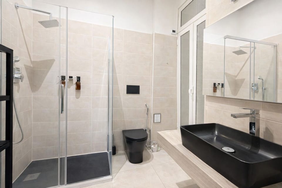 Luxury Condo, City View | Bathroom | Free toiletries, hair dryer, towels, soap