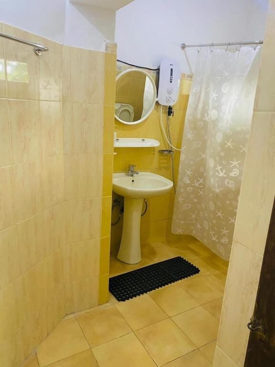 Standard Double Room, Balcony, Garden View | Bathroom