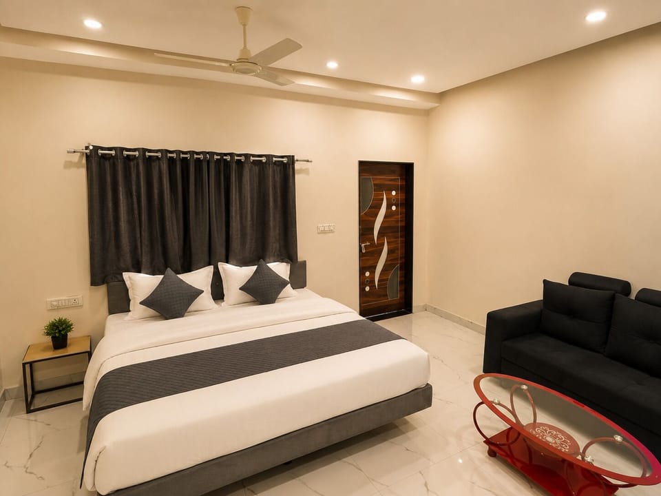 Executive Room | Desk, laptop workspace, WiFi (free)