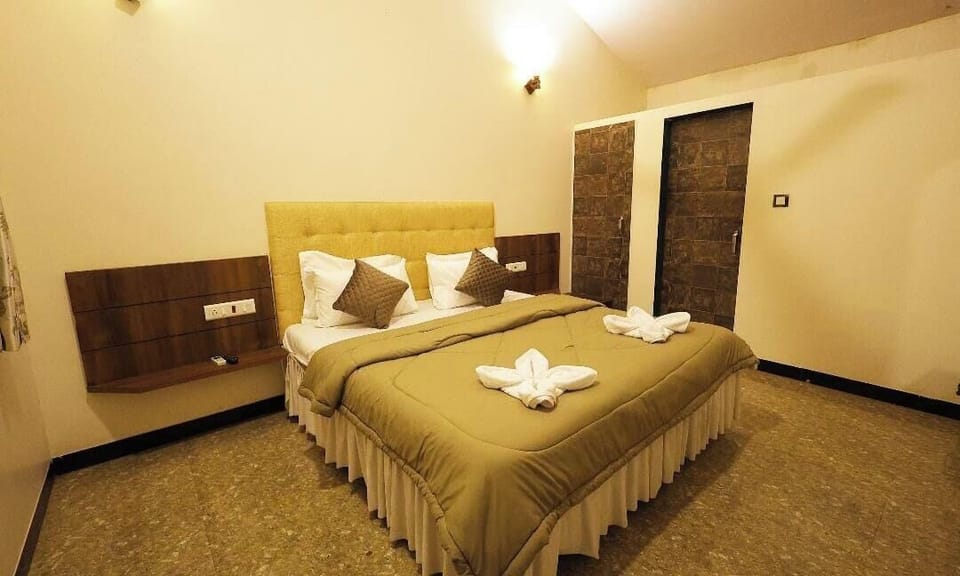 Deluxe Room, Balcony, Garden View | WiFi (free)