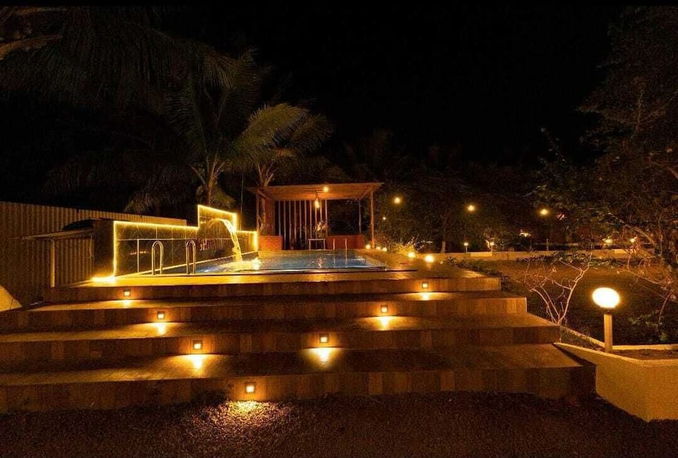 Deluxe Room, Balcony, Garden View | Pool
