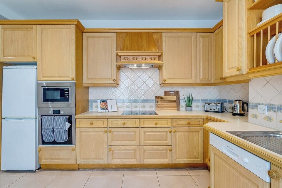 Large well equipped kitchen