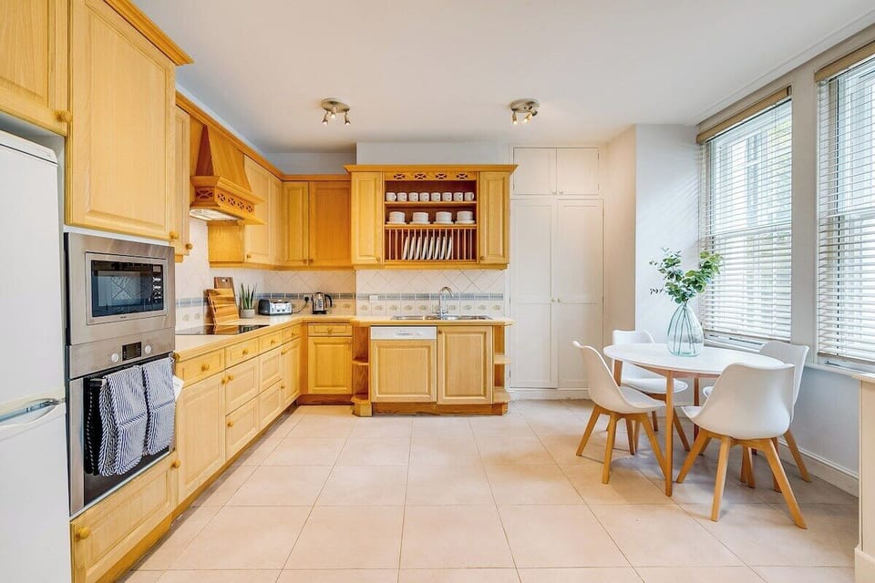 Large well equipped kitchen