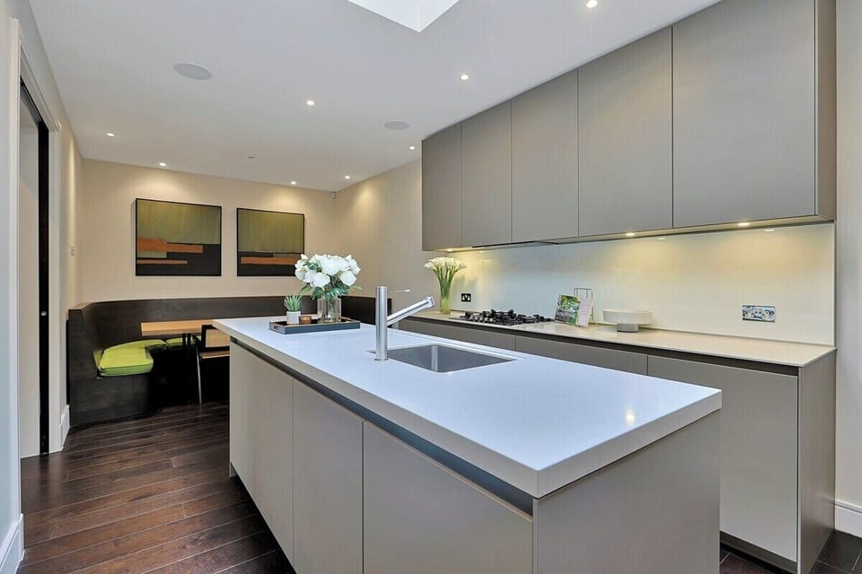 Stylish and modern kitchen. Fully equipped and complete with dining table area.