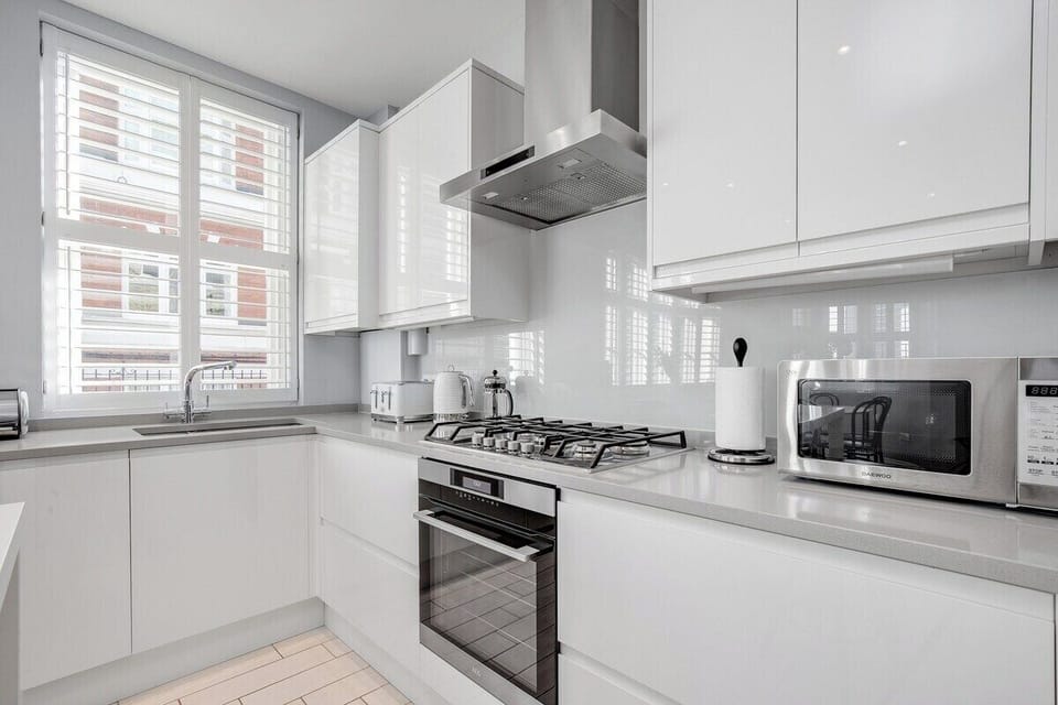 Modern and fully equipped kitchen with stylish white interiors