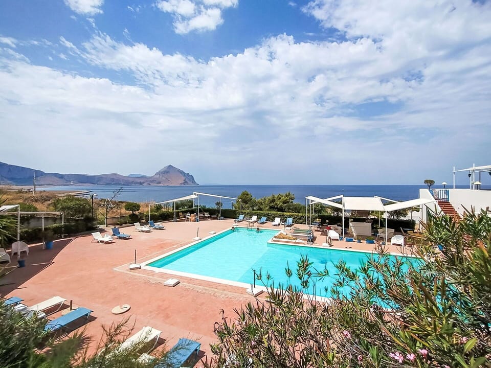 Swimming Pool, Resort, Eco Hotel, Resort Town, Seaside Resort, Hotel, Estate, Thermae, Villa, Tropics