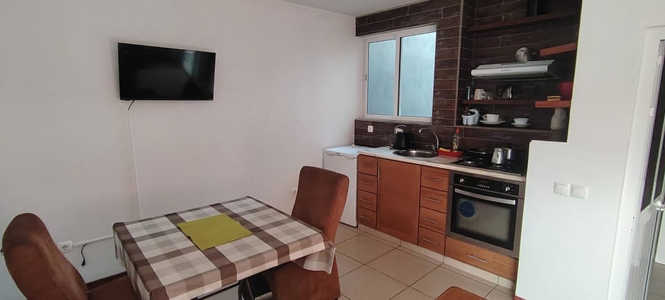 Apartment, 1 Bedroom | Dining room