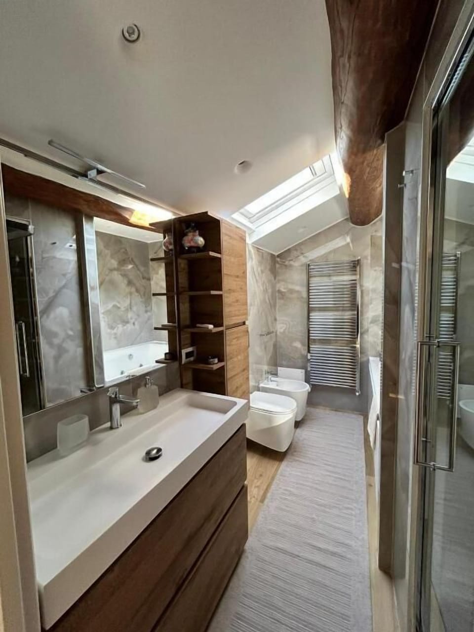 Luxury Suite, Balcony, River View | Bathroom | Free toiletries, hair dryer, slippers, towels