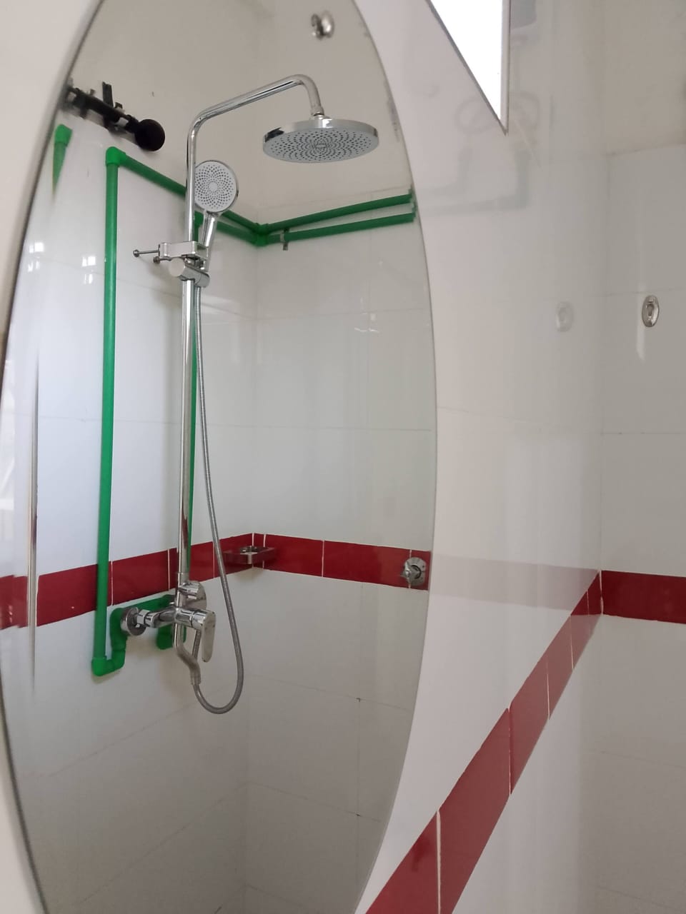 Deluxe Double Room | Bathroom | Shower, towels, soap, toilet paper